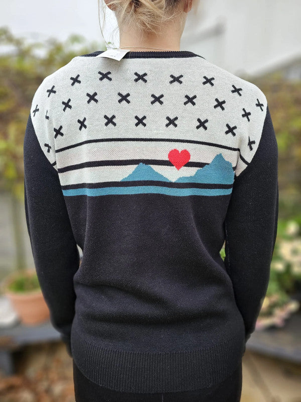 Kavu Hill Rose Pullover Mountain Heart Sweater Jumper - New With Tags- S/Small M/Medium
