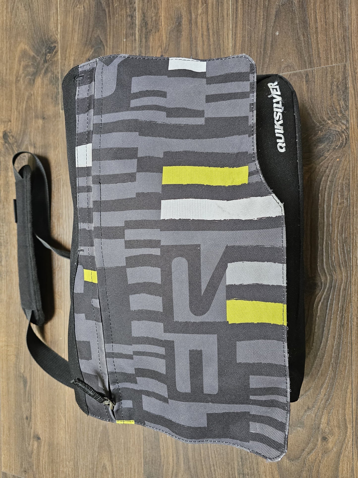 Quiksilver Y2K 2000s Messenger Satchel Shoulder Bag