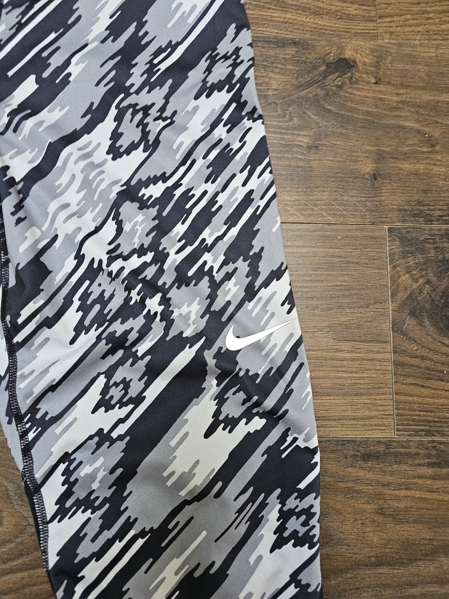 Nike Pro Grey Camo Greyscale Womens 3/4 Leggings Bottoms - XL/Extra Large