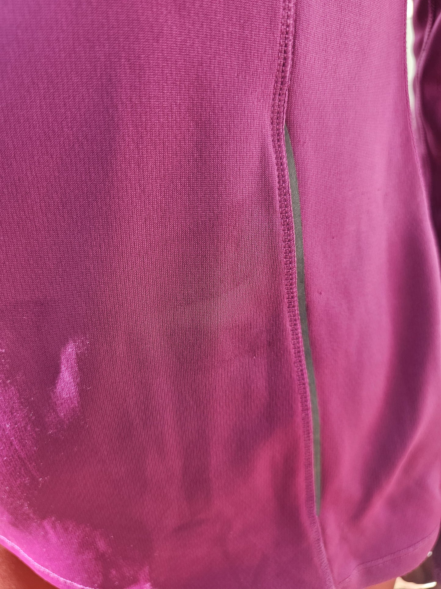 New Balance Lightning Dry Long Sleeve Activewear Gym/Hike/Training T-Shirt - M/Medium/10