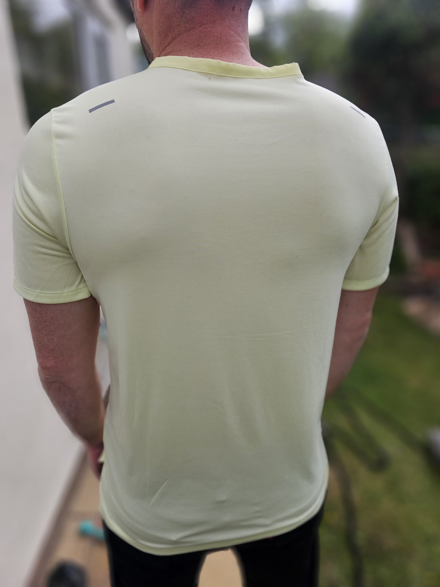 Nike Dri-Fit Yellow Activewear Gym Casual T-Shirt - M/Medium