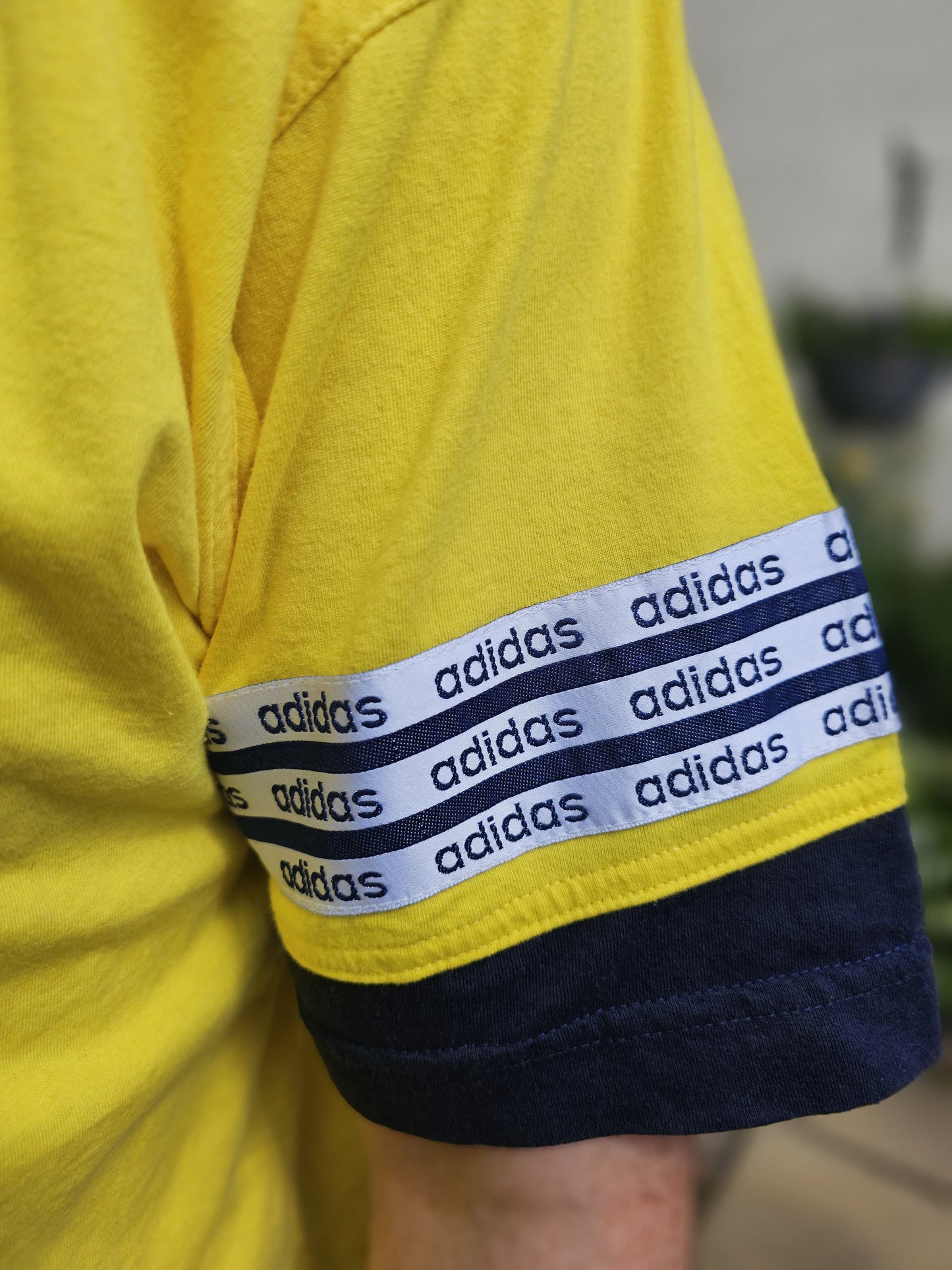 Vintage Y2K Yellow Adidas Short Sleeve T-Shirt - M/Medium