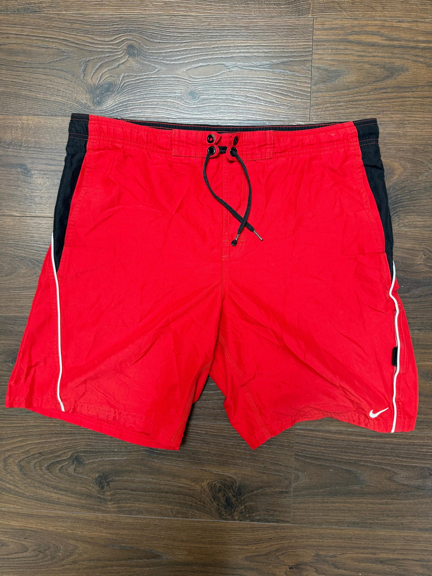 Vintage Y2K 2000's Nike Better World Red/Black Shorts - S/Small