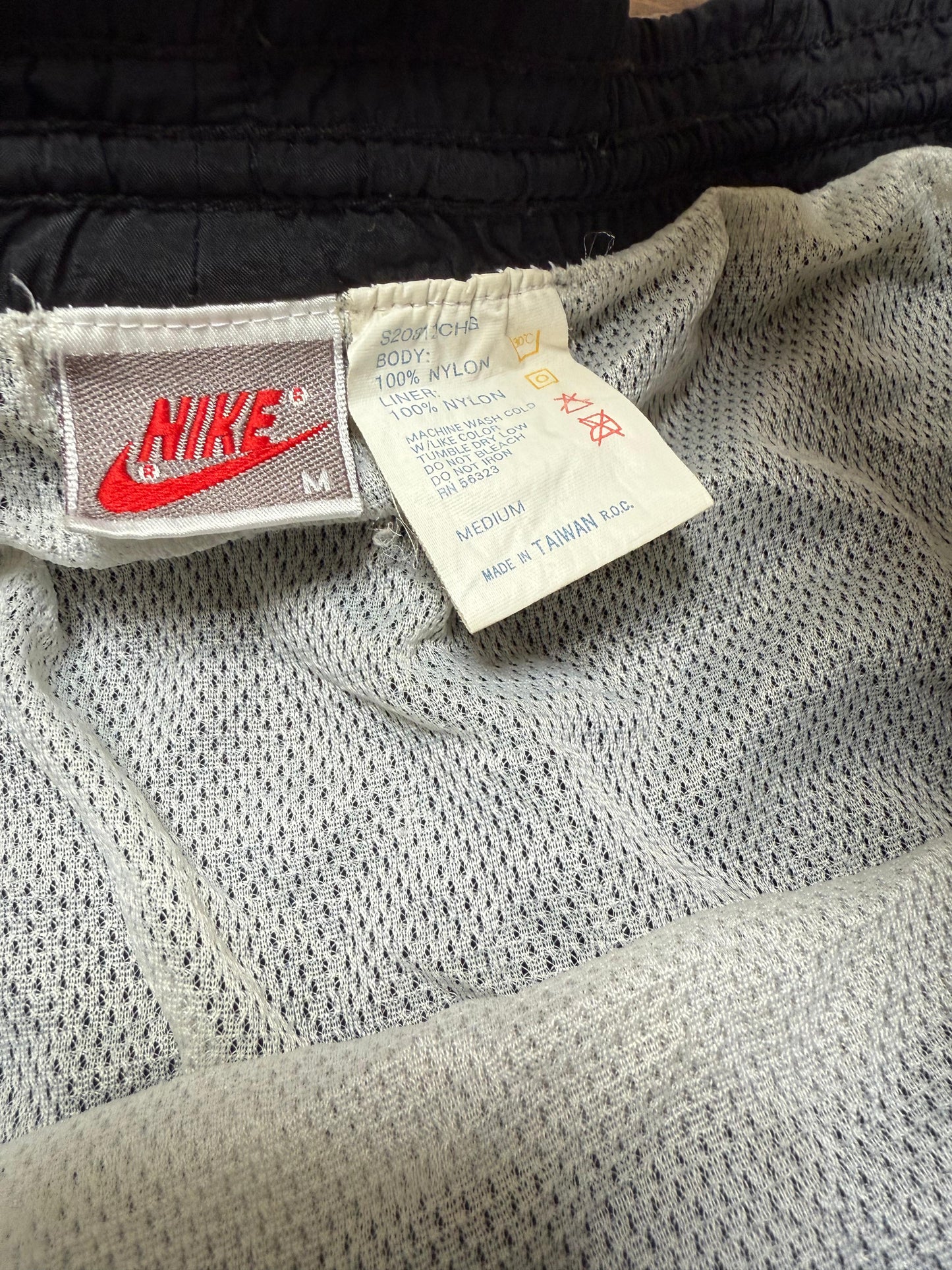 Vintage Y2K 2000's Nike Black/Purple Shorts - M/Medium
