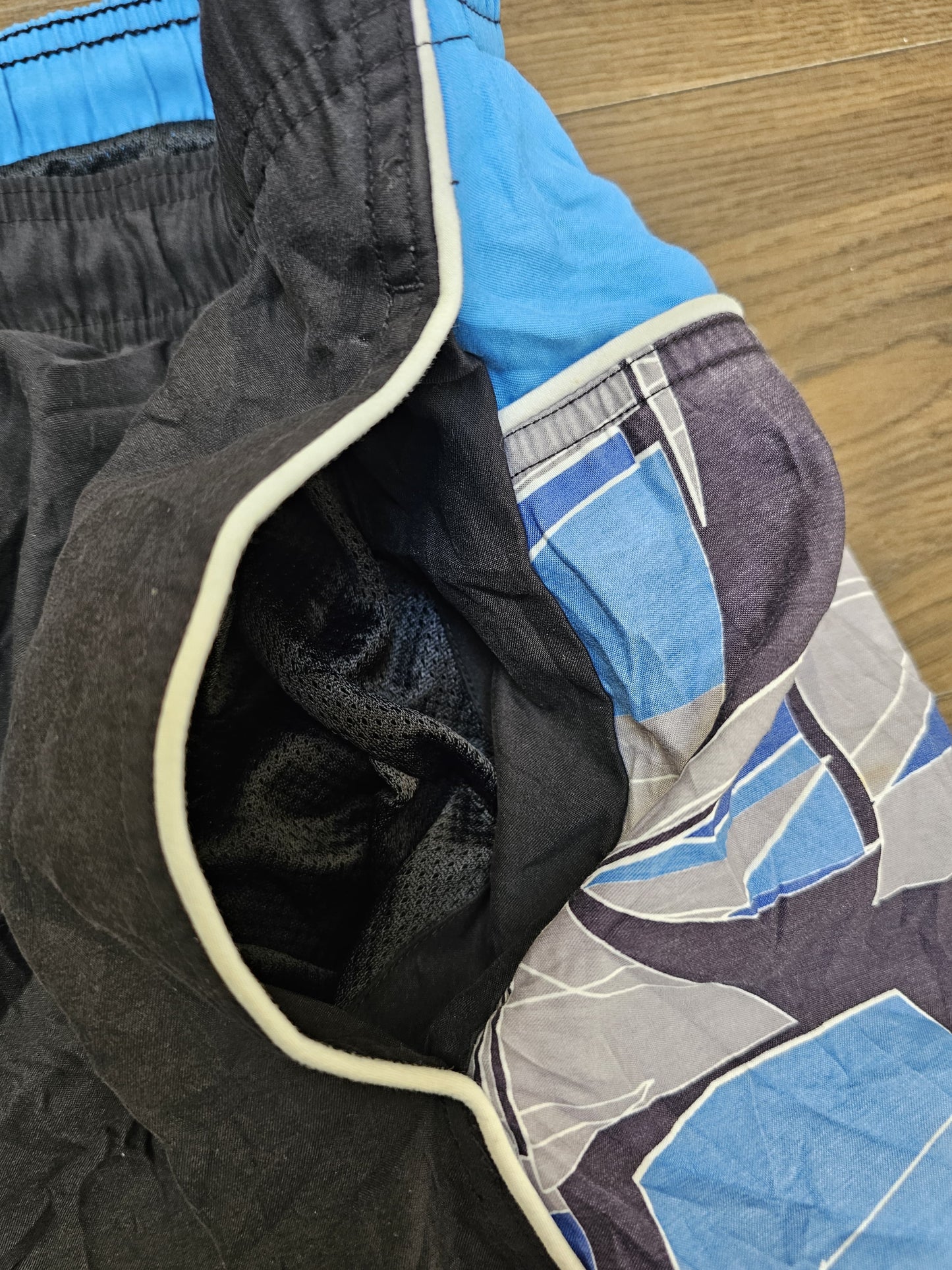 Nike Silver Tag Activewear/Casual/Swim Blue Black Shorts - XL/Extra Large