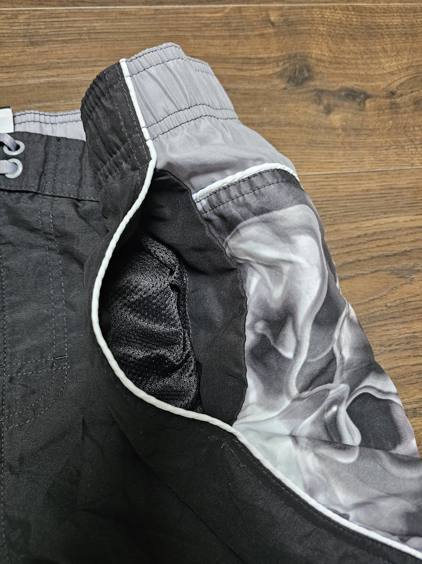 Nike Activewear/Casual/Swim Black Grey Shorts - M/Medium