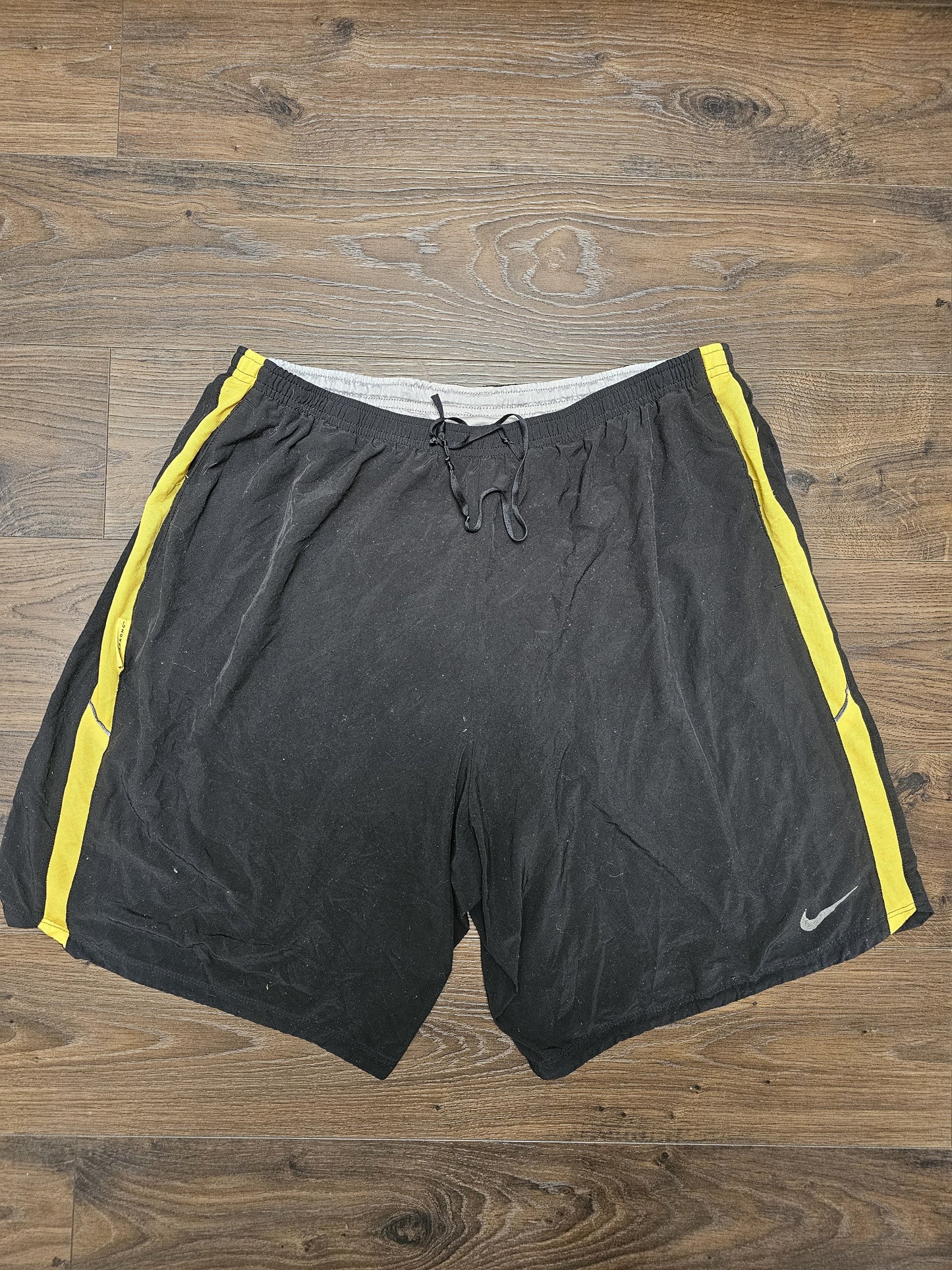 Nike X Live Strong Activewear/Casual Black Yellow Shorts - XL/1XL/Extra Large