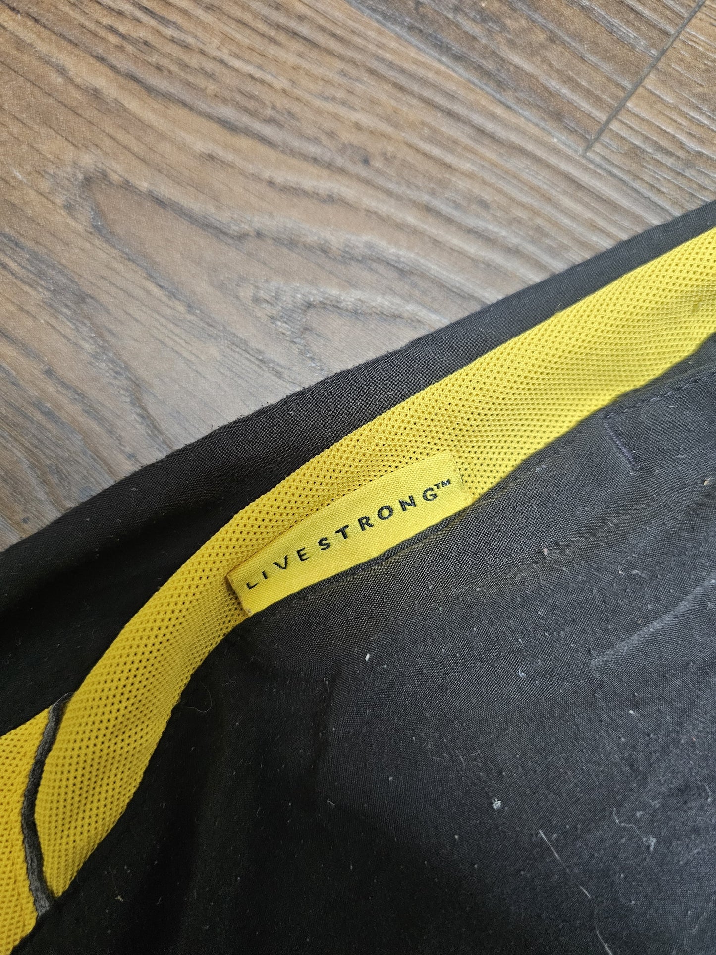 Nike X Live Strong Activewear/Casual Black Yellow Shorts - XL/1XL/Extra Large