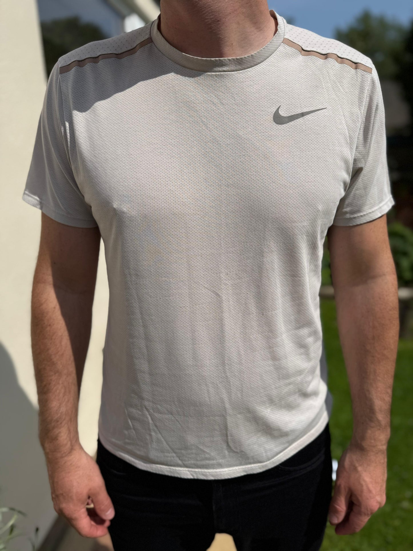Nike Dri-Fit Cream Activewear Gym Casual Running Short Sleeve T-Shirt - L/Large