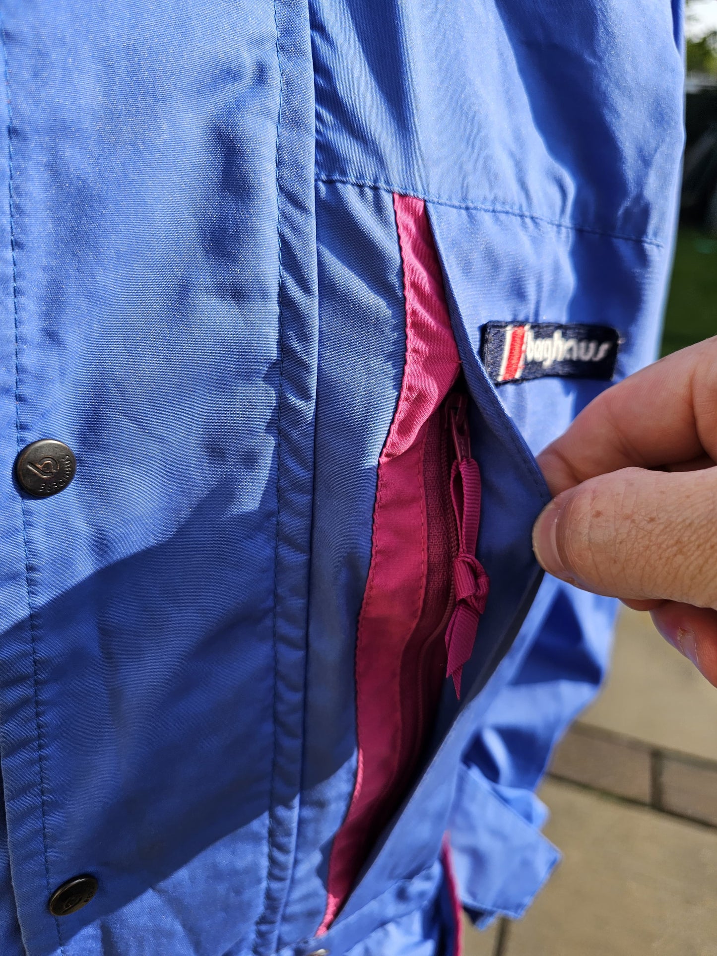 Vintage Berghaus Gemini LTS Blue/Pink Full Zip Windbreaker 90s Coat/Jacket - Size 36