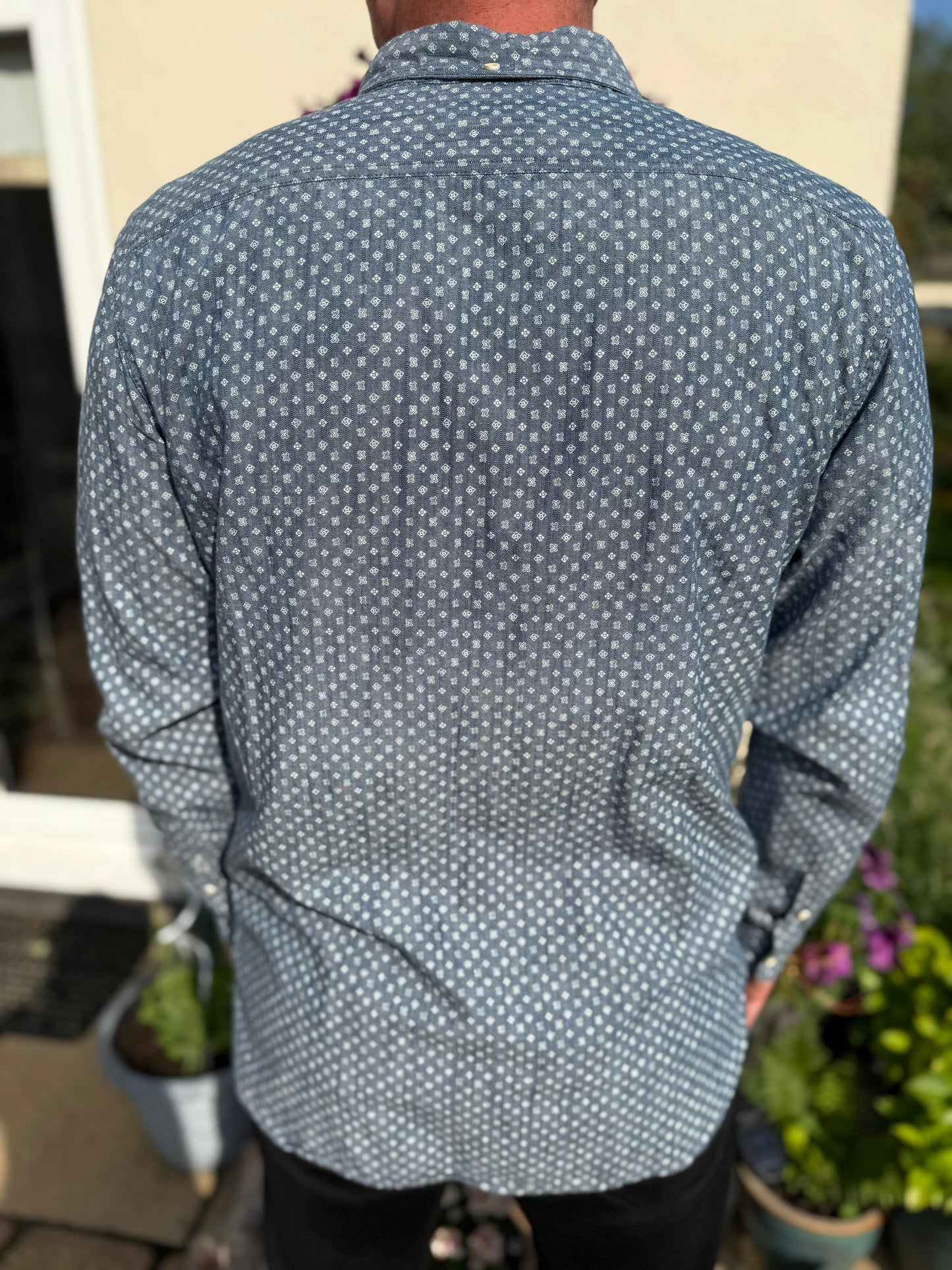 Quiksilver Modern Fit Long Sleeve Button Up Shirt - L/Large