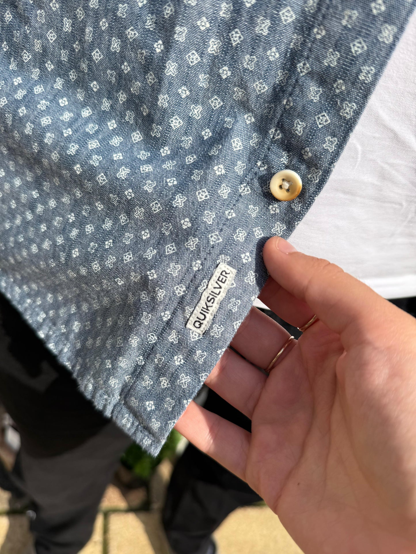 Quiksilver Modern Fit Long Sleeve Button Up Shirt - L/Large