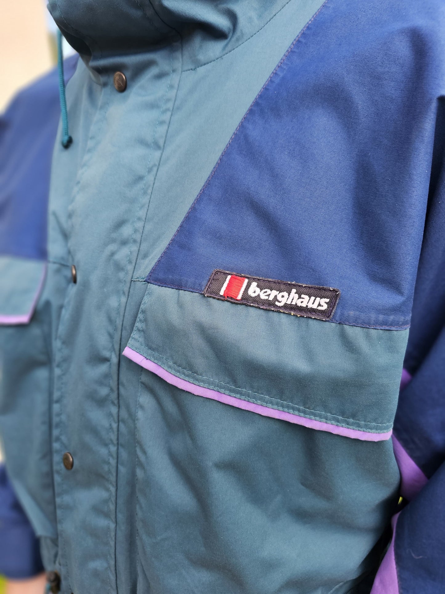 Vintage 90's Berghaus Aqua Foil Full Zip Hooded Casual/Outdoor Jacket/Coat - M/Medium