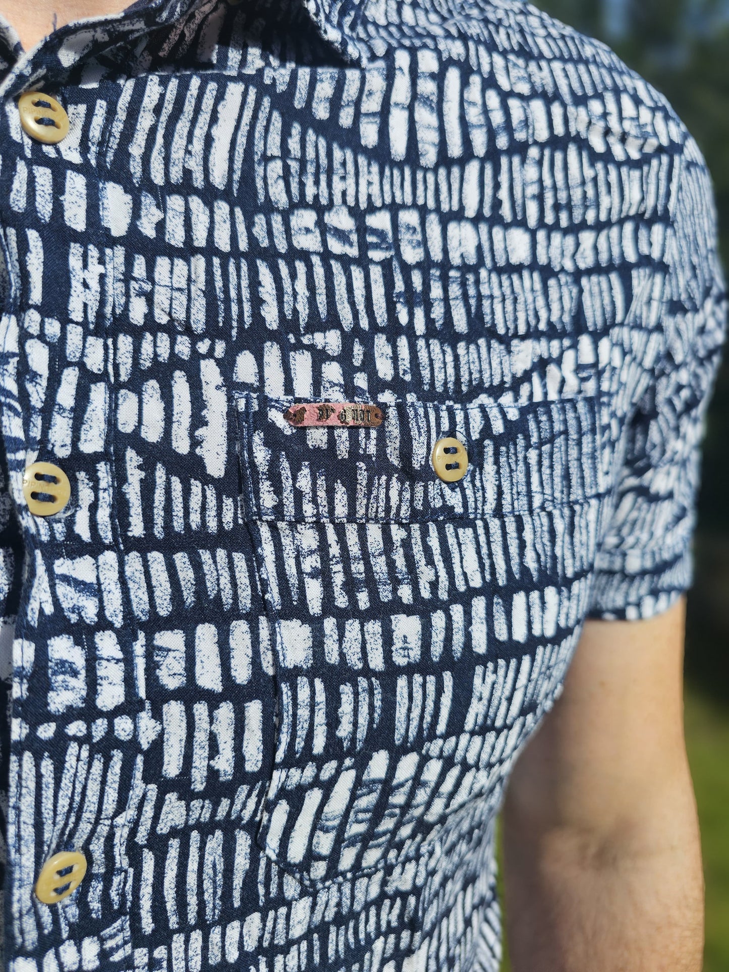 Piping Hot Mens Short Sleeve Surf Shirt - M/Medium