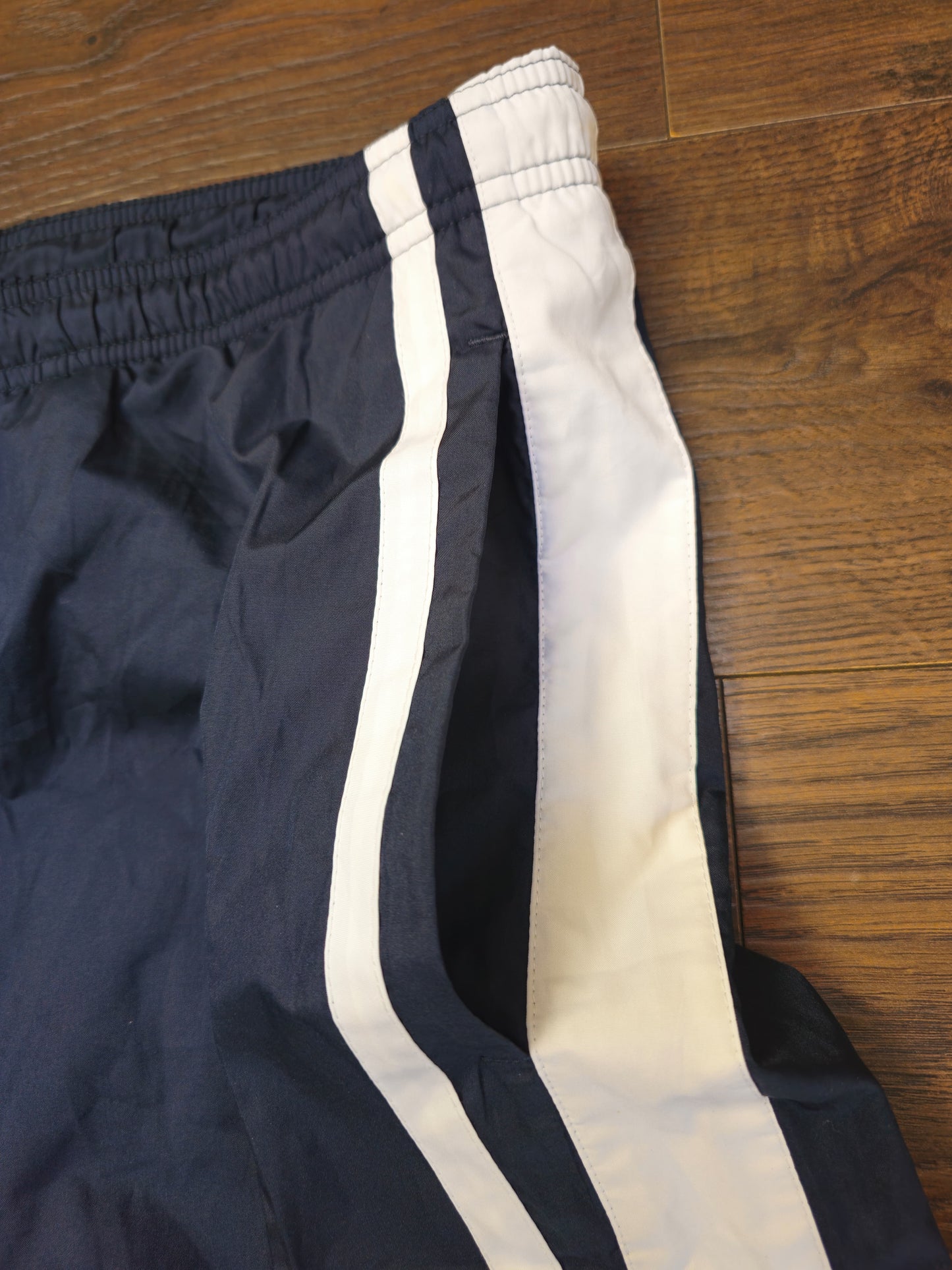 Nike Vintage Navy/White Mesh Lined Shorts - M/Medium
