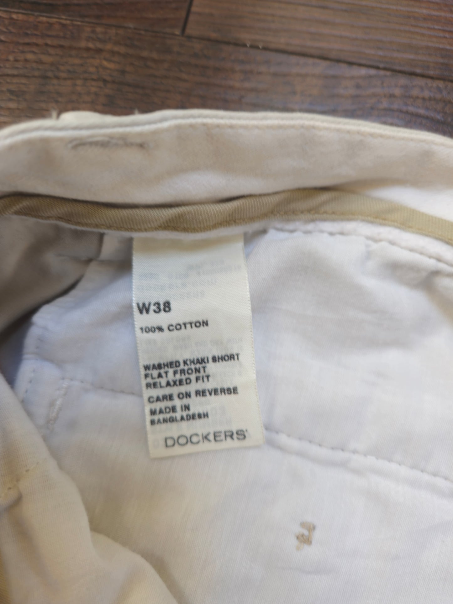 Men’s Cream Relaxed Fit Dockers Chino Shorts - W38
