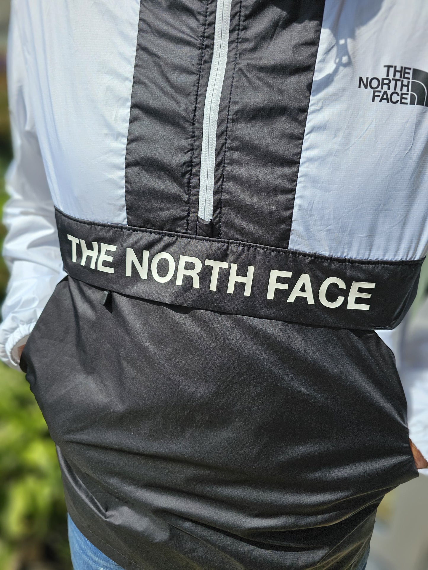 The North Face 1/2 Zip Hooded Pullover Black/White Windbreaker Jacket - M/Medium