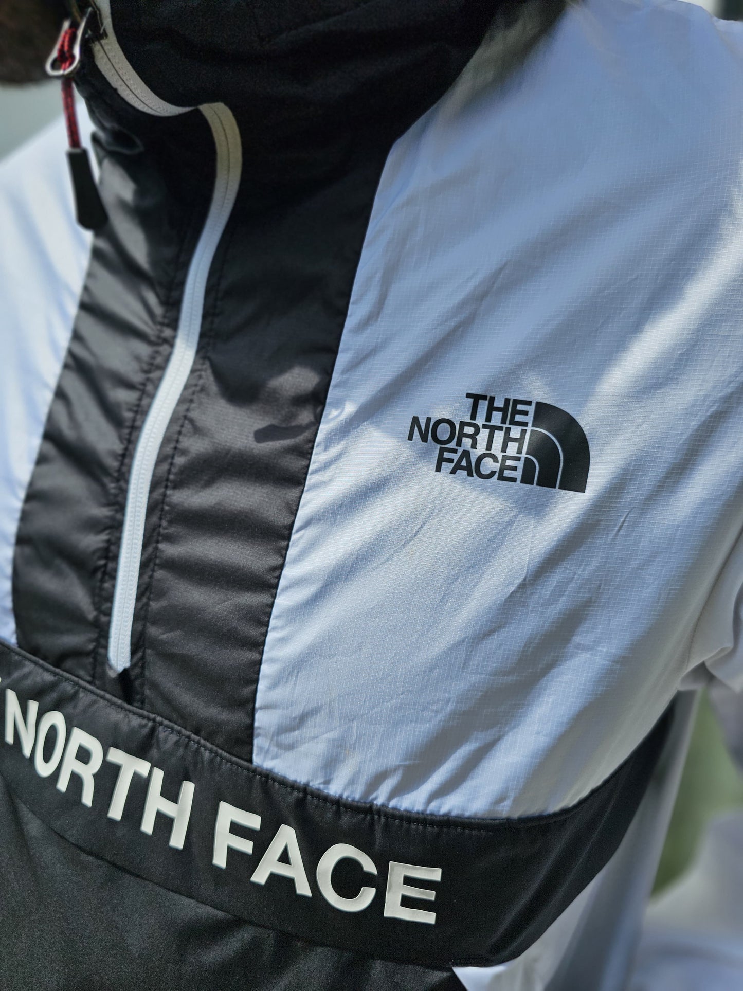 The North Face 1/2 Zip Hooded Pullover Black/White Windbreaker Jacket - M/Medium