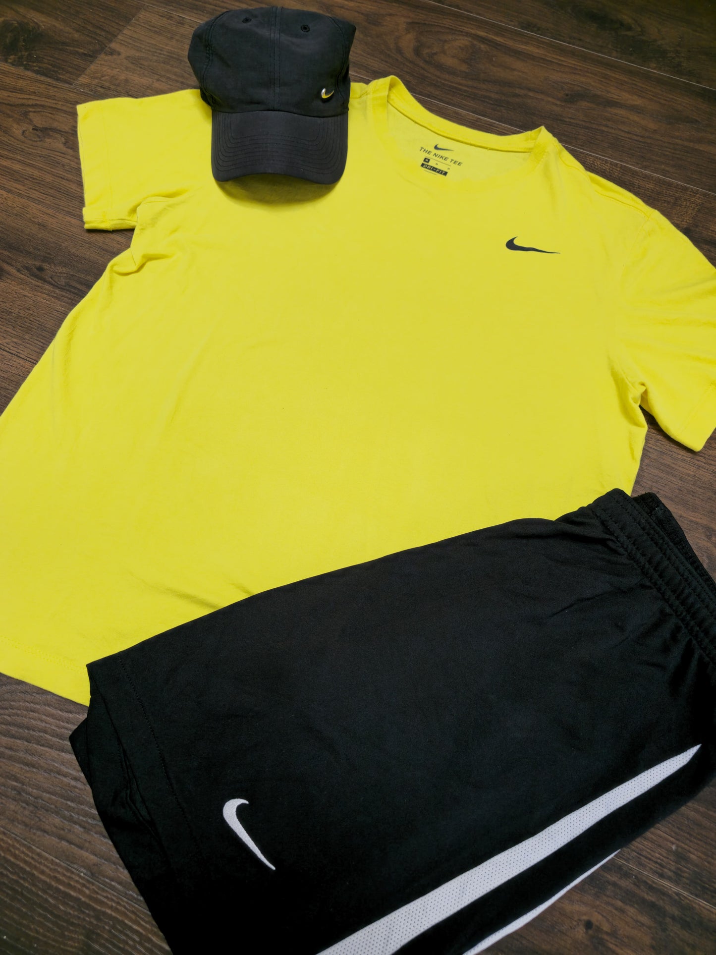 Mens Activewear Nike Summer Set T-Shirt Cap Shorts - M/Medium