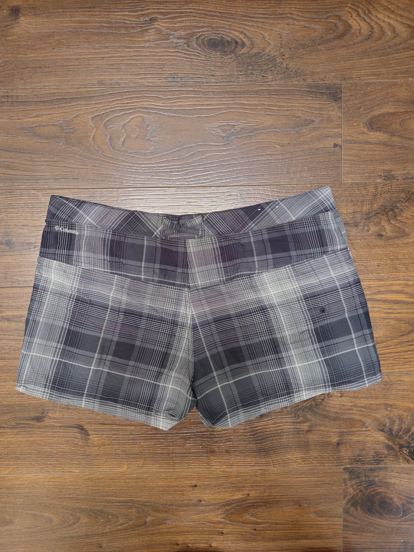 Womens Columbia Omni-Wick Grey/Black Checkered Shorts - 12 - W36/L4