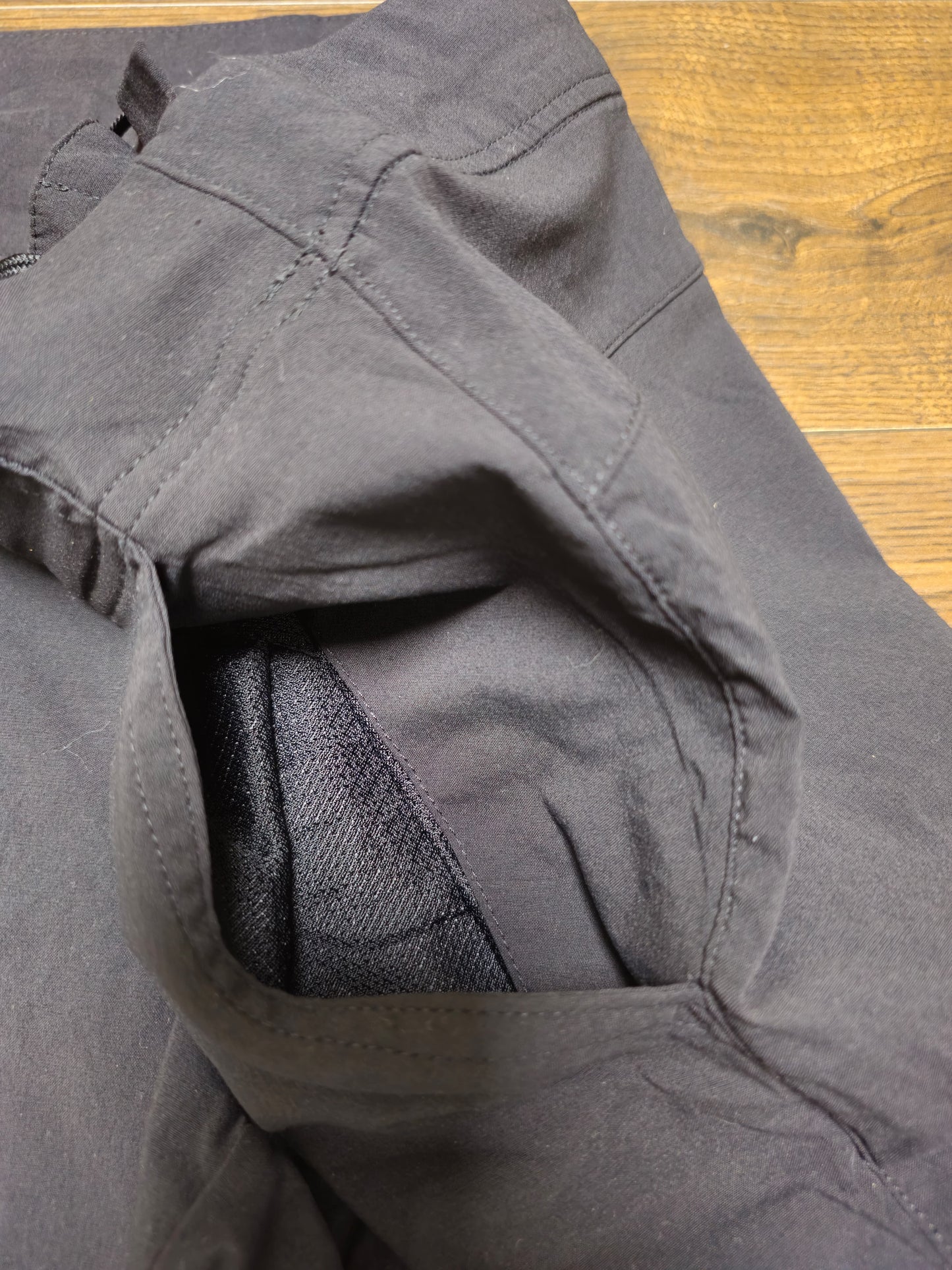 Columbia Womens Black Activewear Sports/Hiking Shorts - 12 - W34/L11