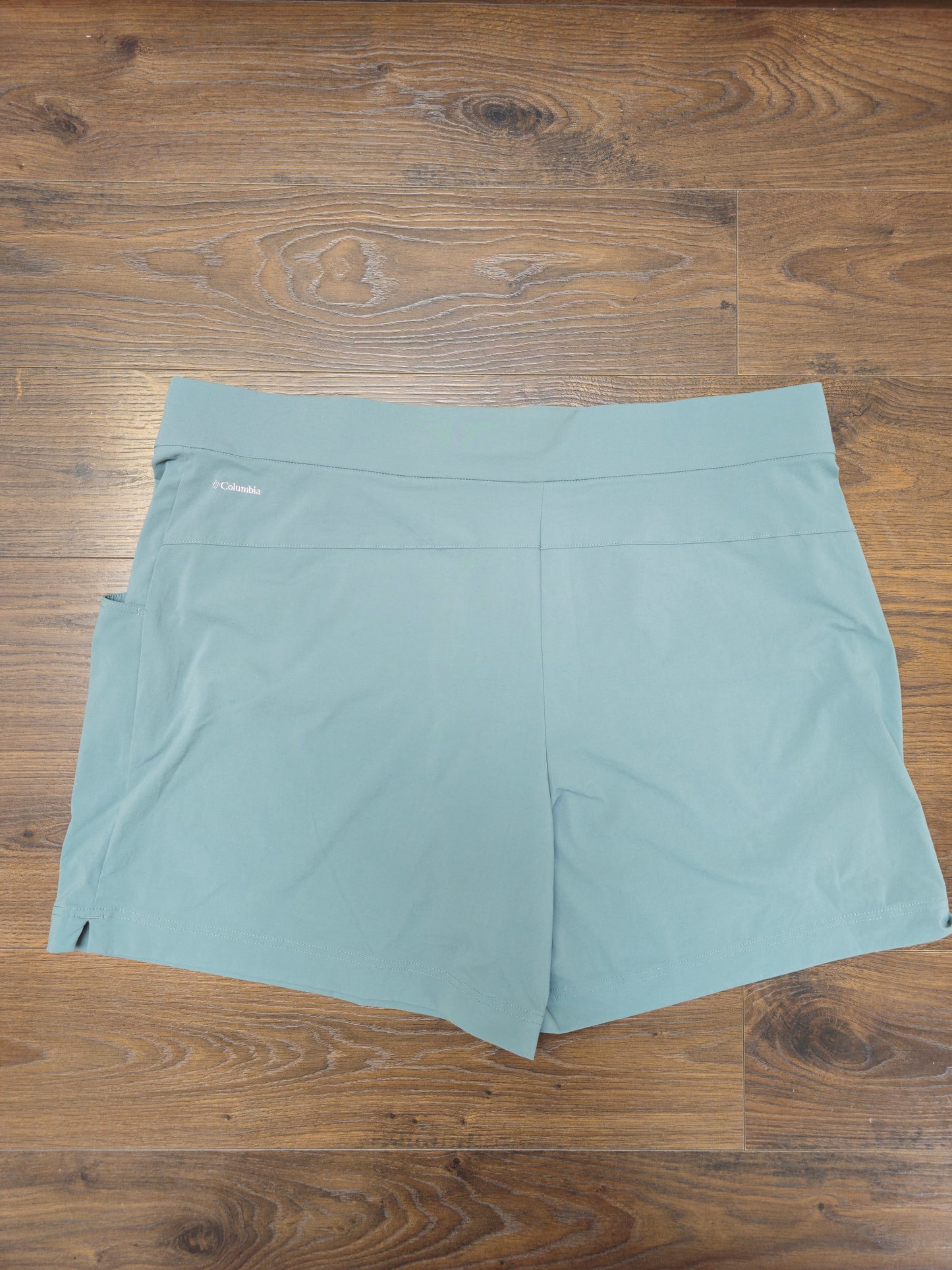 Columbia Womens Teal Omni-Shield Activewear Sports/Hiking/Gym Shorts - 2XL Tall Fit - W44/L6
