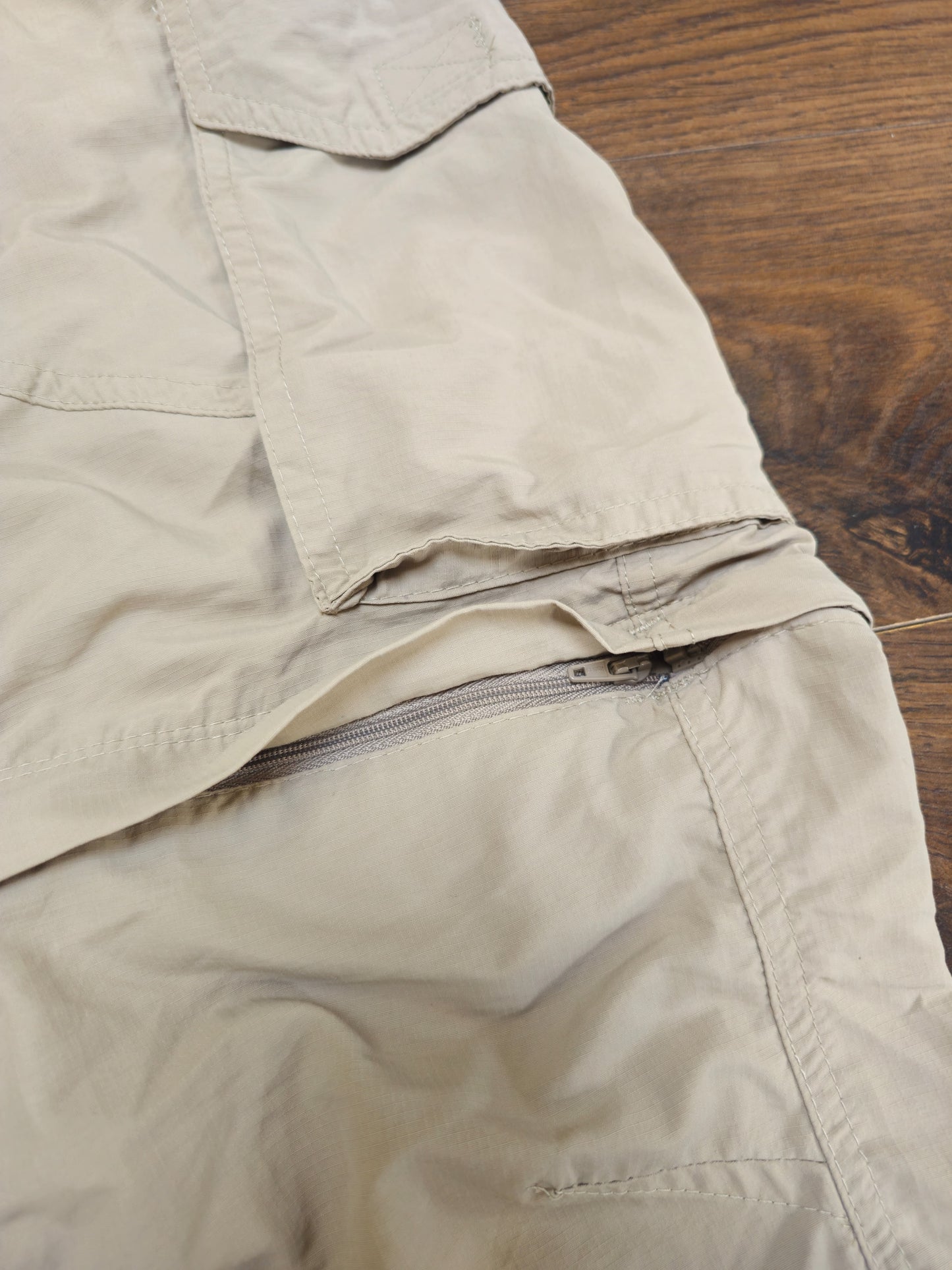 Mens Columbia Beige Cut Off Hiking/Walking Cargo Trousers/Shorts - W30/L32