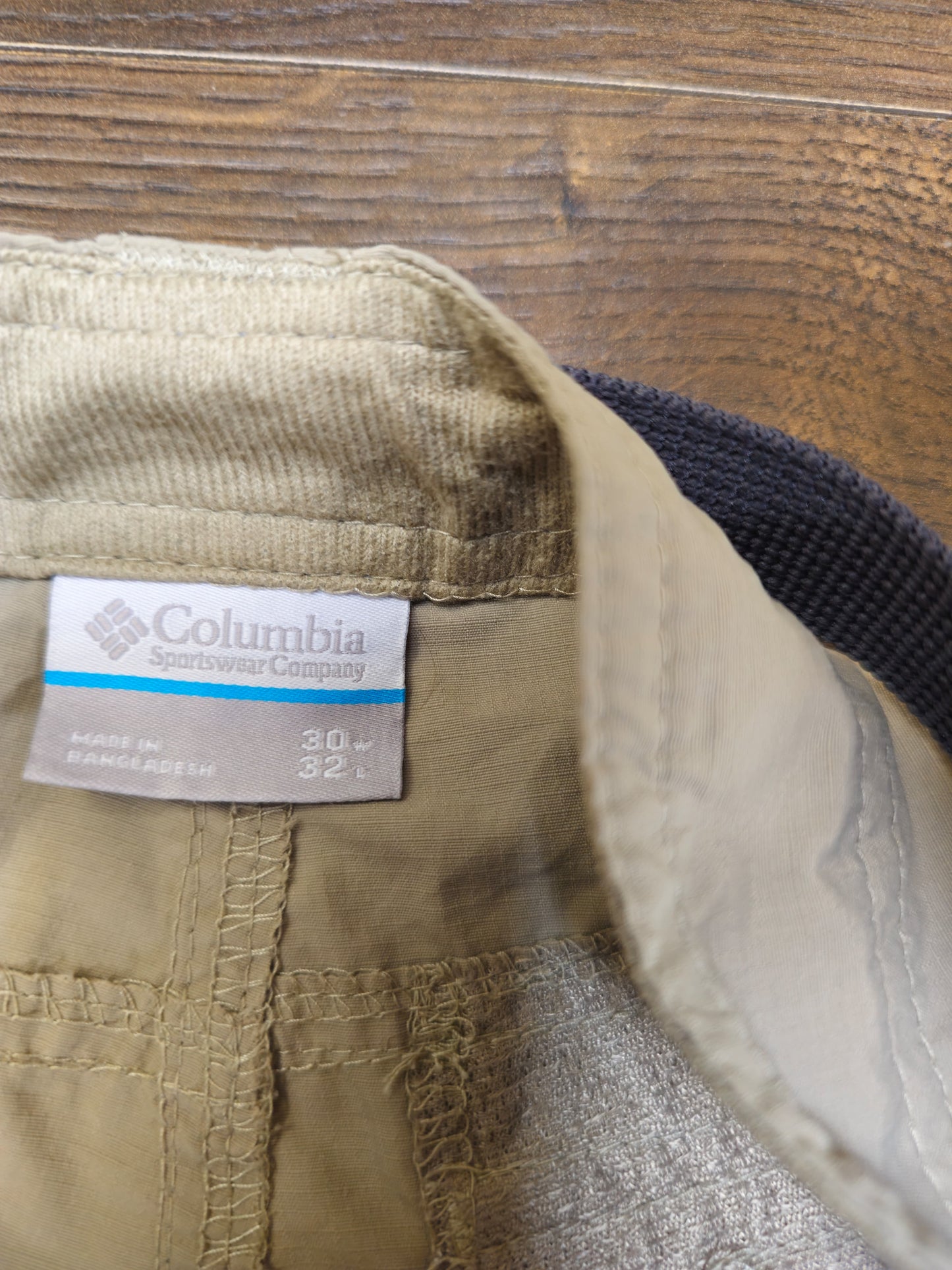 Mens Columbia Beige Cut Off Hiking/Walking Cargo Trousers/Shorts - W30/L32