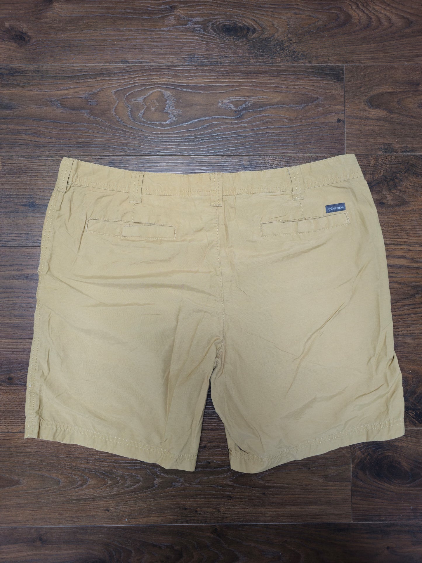 Columbia Beige Casual Walking/Activewear Shorts - W40/L8