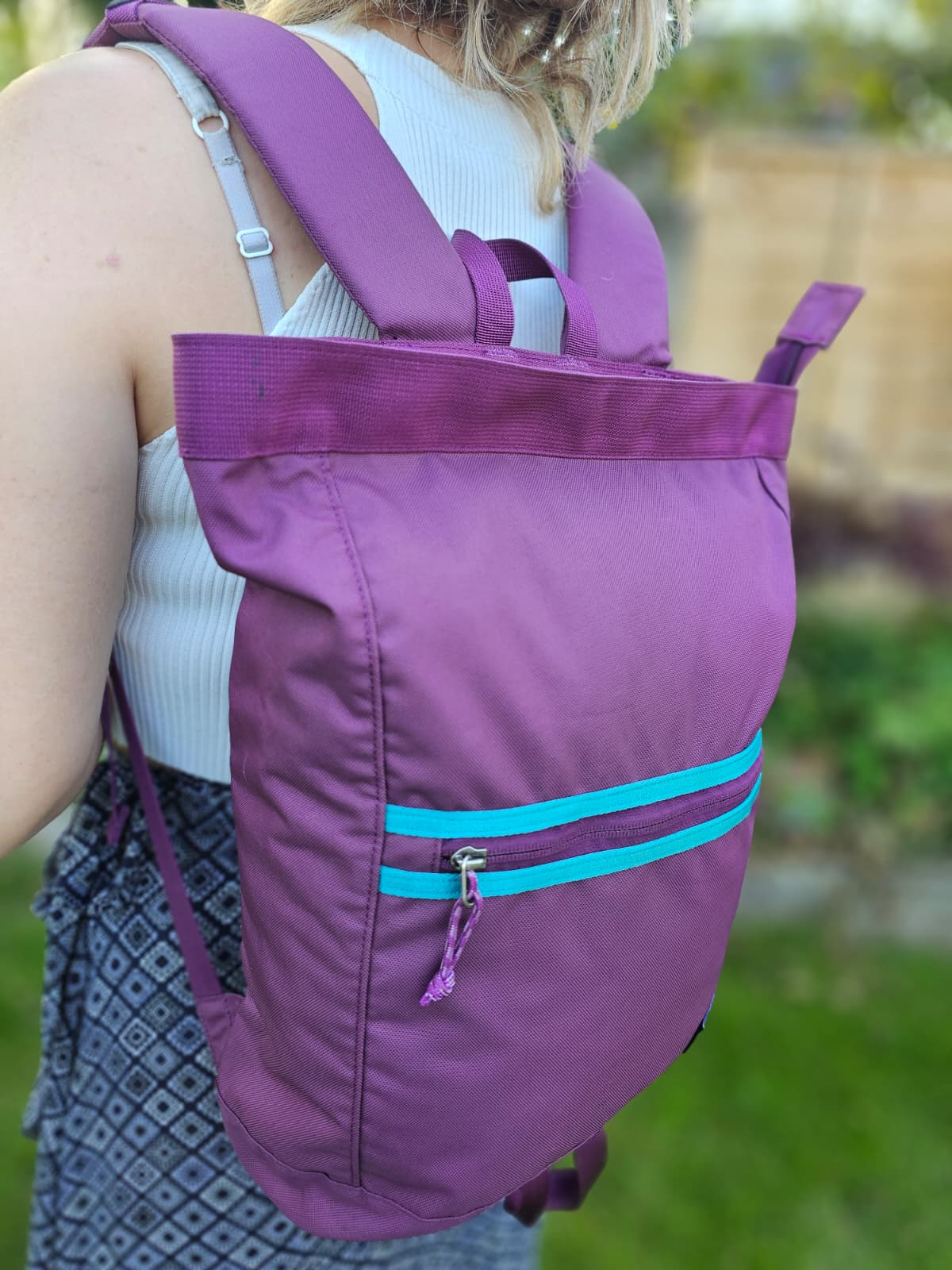 Patagonia Purple Messenger Style Zipped Backpack/Rucksack - M/Medium/15L Litre