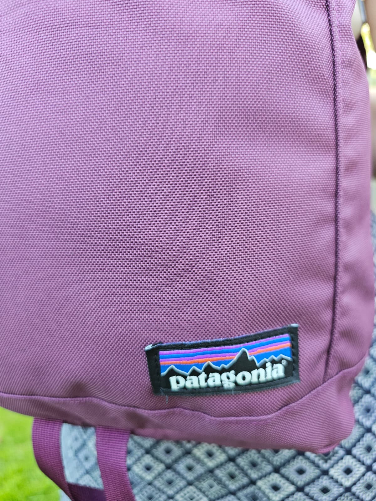 Patagonia Purple Messenger Style Zipped Backpack/Rucksack - M/Medium/15L Litre