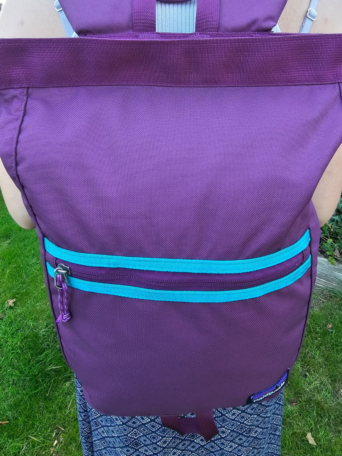 Patagonia Purple Messenger Style Zipped Backpack/Rucksack - M/Medium/15L Litre