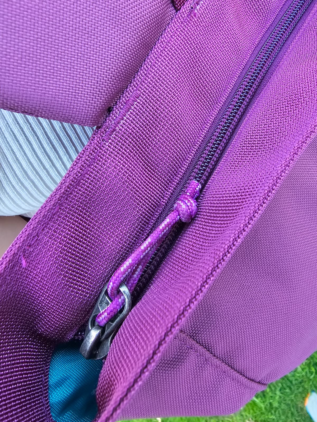 Patagonia Purple Messenger Style Zipped Backpack/Rucksack - M/Medium/15L Litre