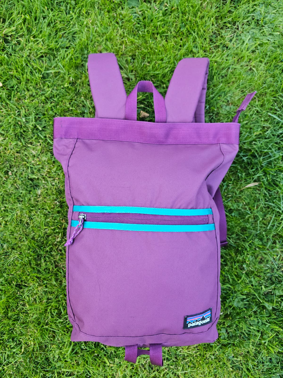 Patagonia Purple Messenger Style Zipped Backpack/Rucksack - M/Medium/15L Litre