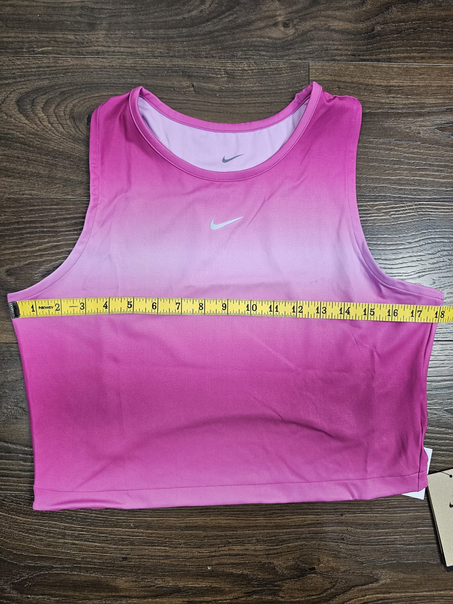 Nike Pro Training Womens Dri-Fit Activewear/Gym Bundle - Vest Top And Booty Shorts - L/large