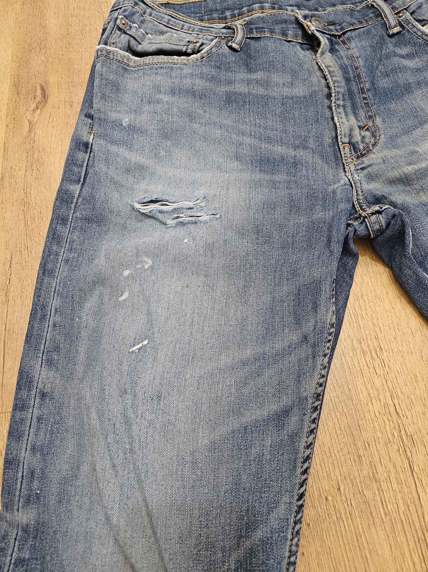 Levi's Blue Ripped Jeans 504 Straight Fit - W35/28L