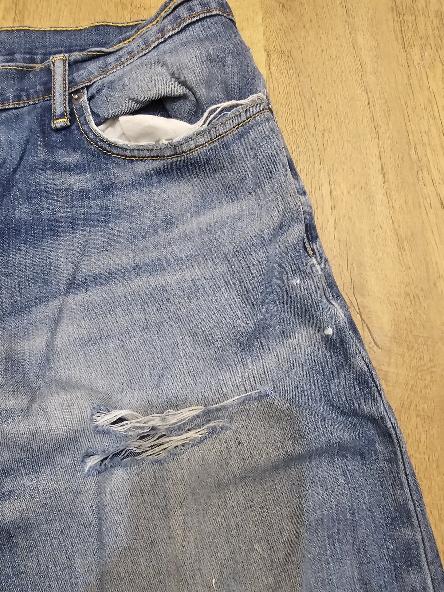 Levi's Blue Ripped Jeans 504 Straight Fit - W35/28L