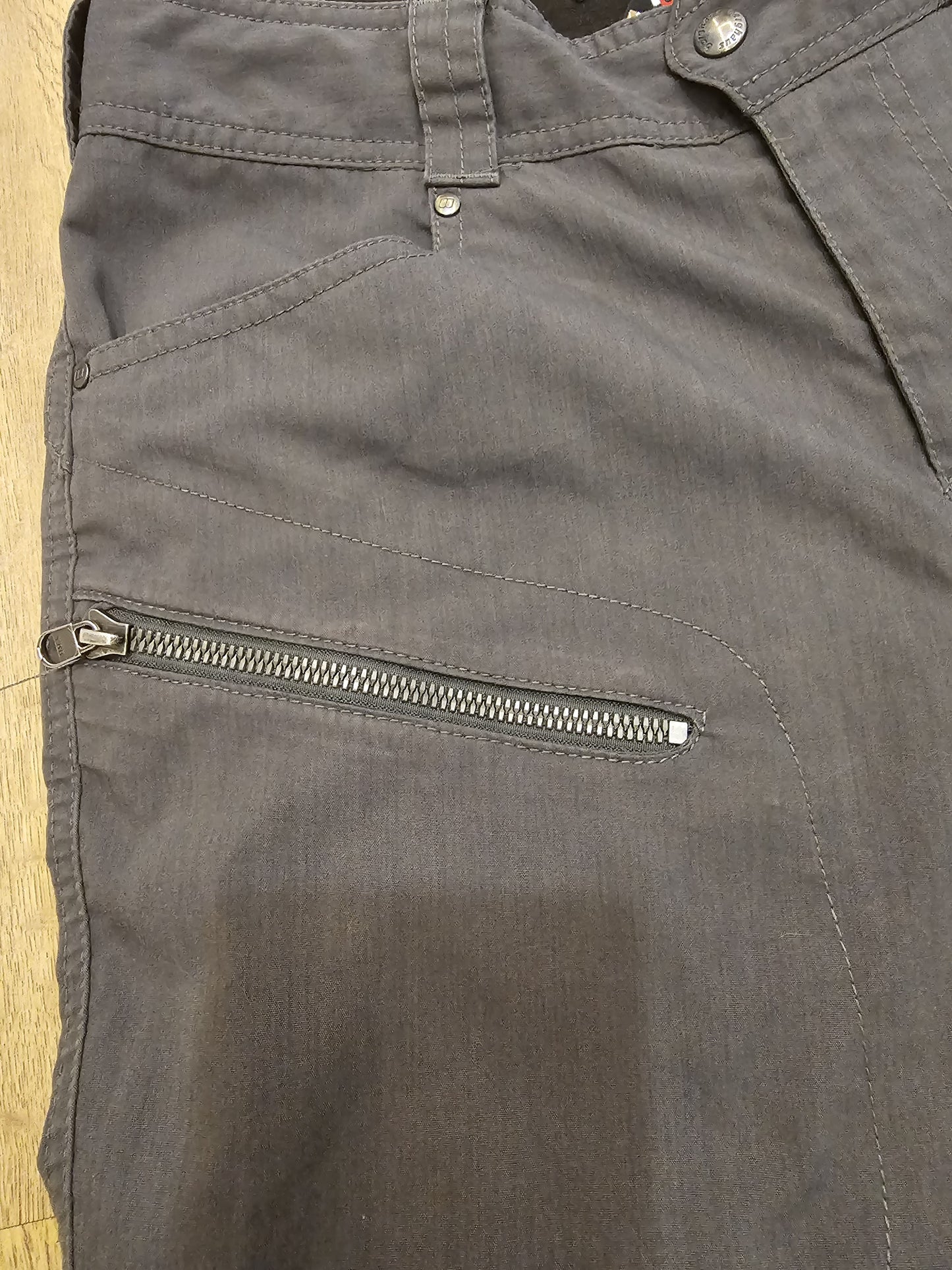 Berghaus Grey Hiking Trousers - UK 8 L31