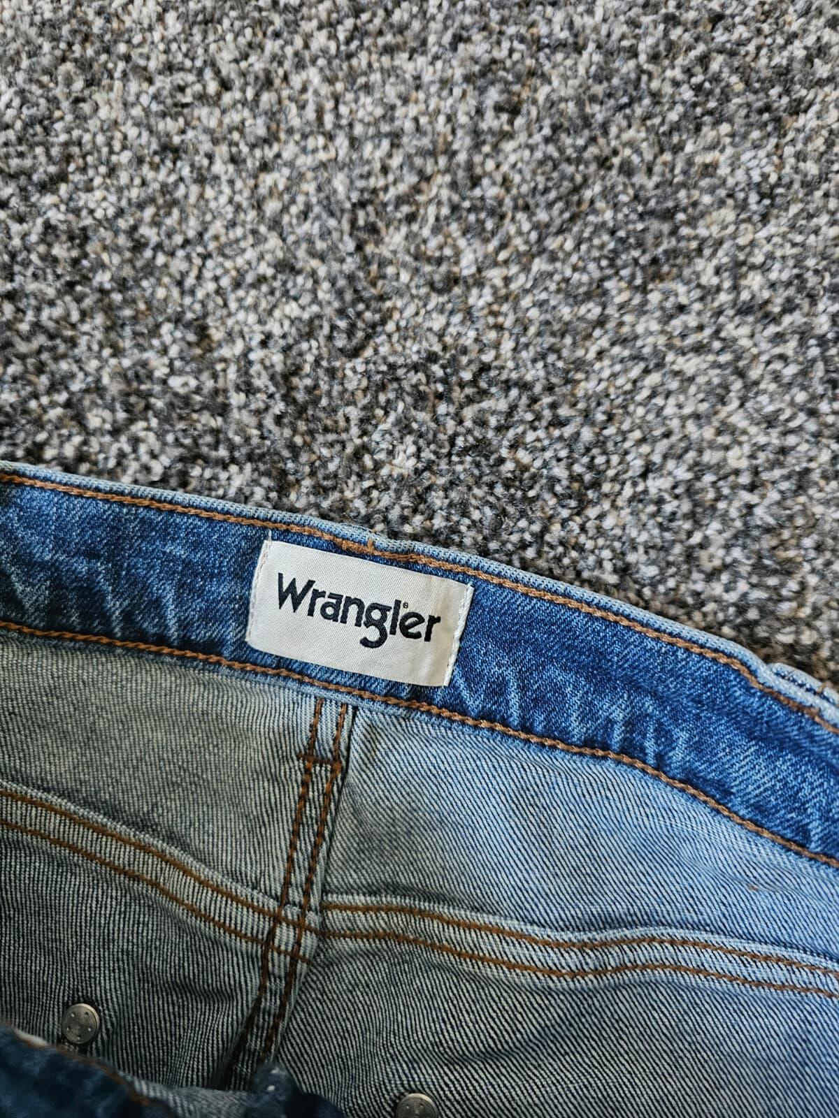 Wrangler Men's Larston 812 Slim Tapered Light Blue Wash Denim Jean's -30/32 NWT