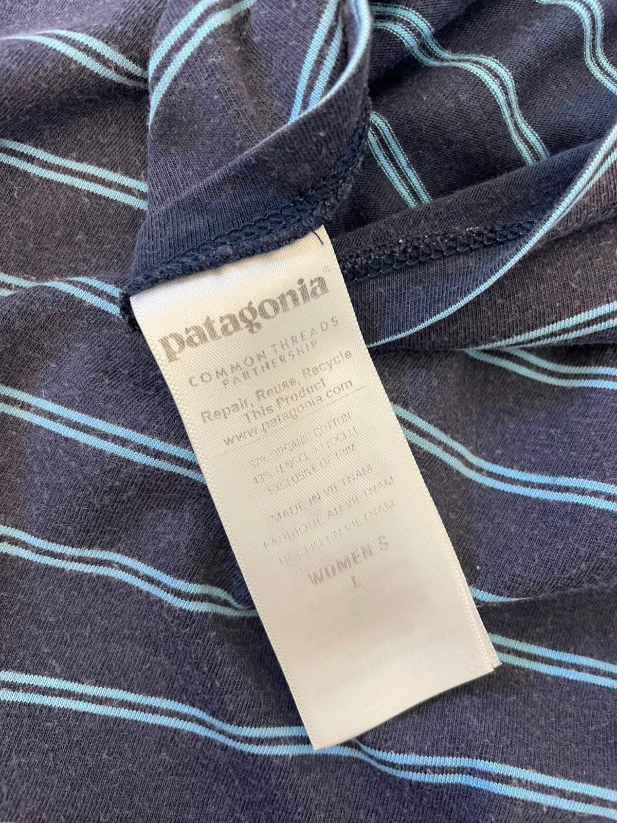 Patagonia Women's 3/4 Sleeve Striped Top/T-Short - L/Large - Navy