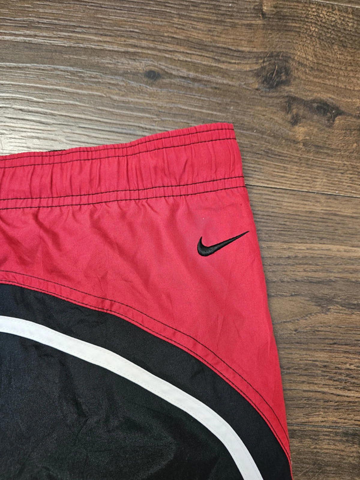 Vintage Y2K 2000's Nike Black/Red Lined Shorts - XXL/xxxL  Gym Swim