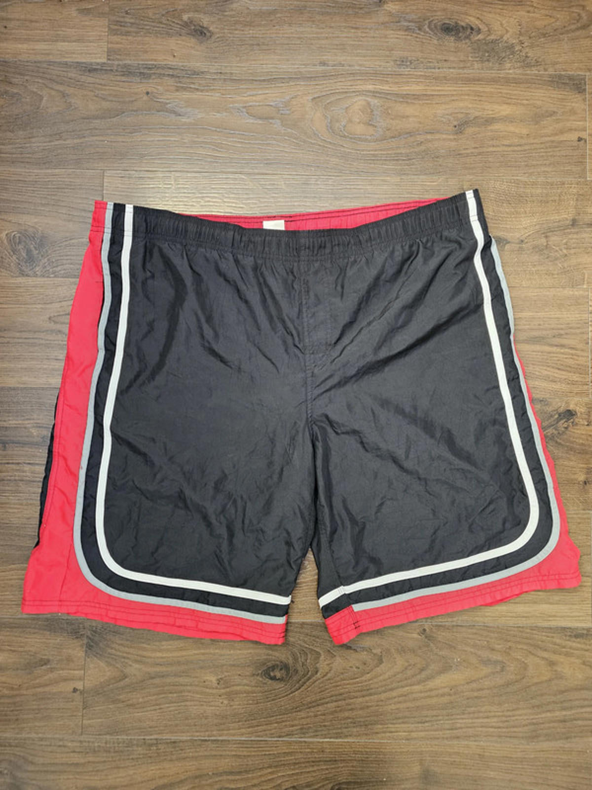 Vintage Y2K 2000's Nike Black/Red Lined Shorts - XXL/xxxL  Gym Swim