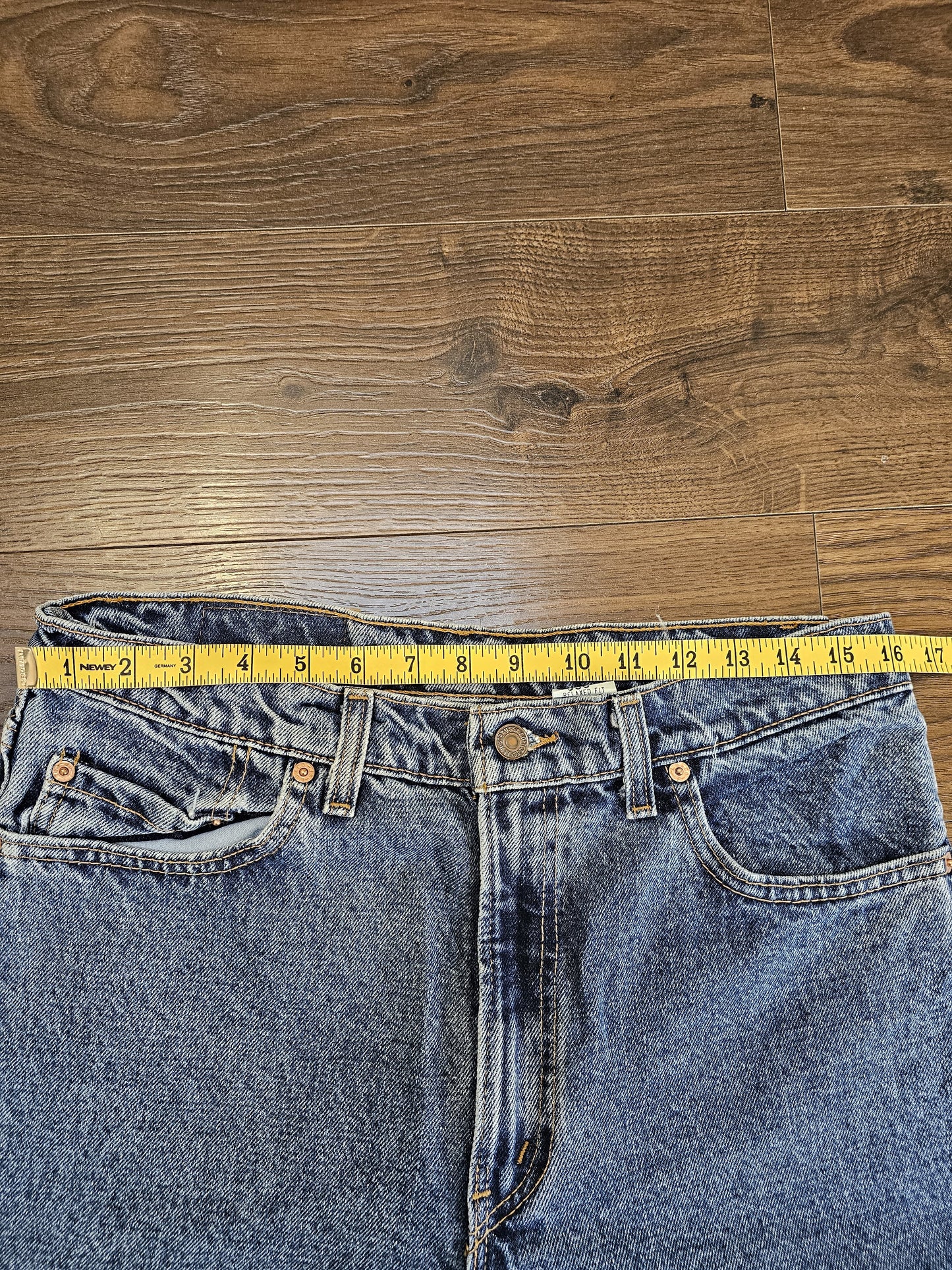 Levi's Vintage Mens Blue Jeans 550 Relaxed Fit Tapered Leg Fit W32/30L Denim