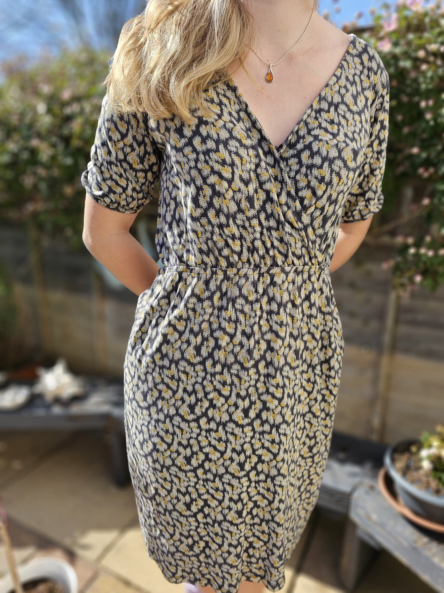 Fat Face Fit & Flare V Neck Floral Pullover Dress - S/Small