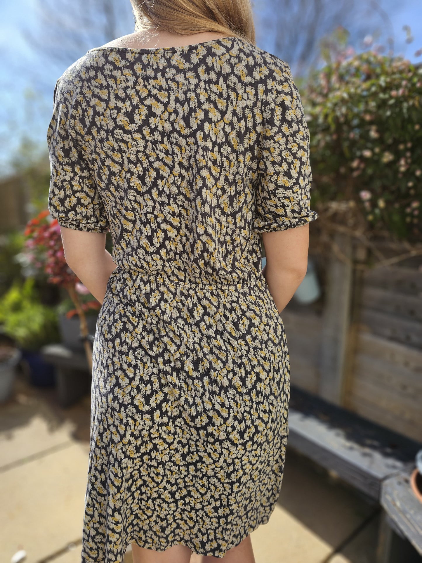Fat Face Fit & Flare V Neck Floral Pullover Dress - S/Small
