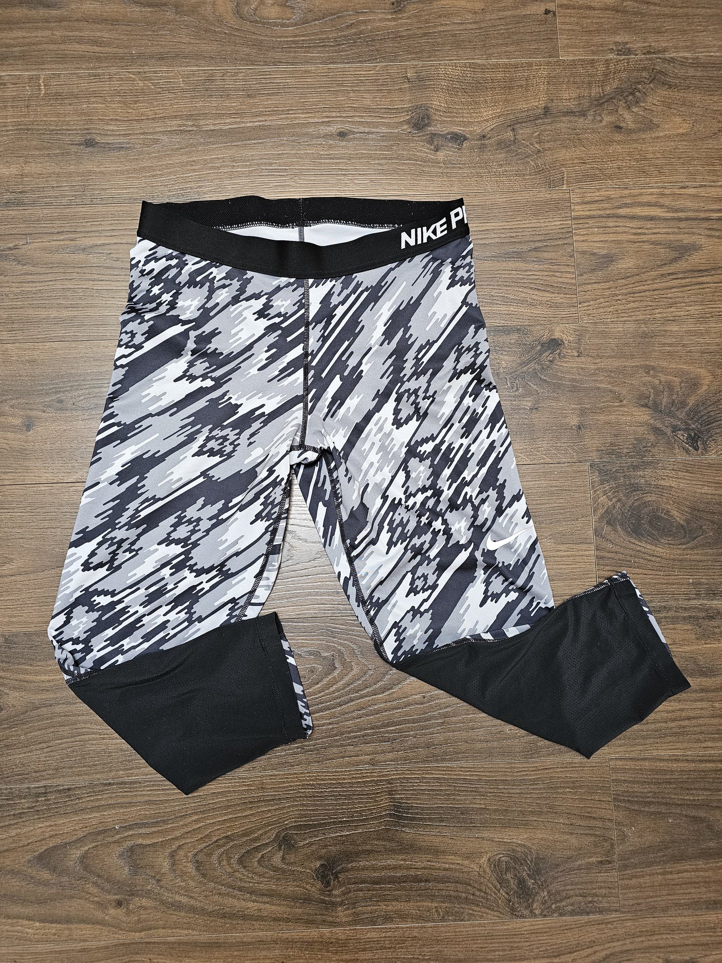 Nike Pro Grey Camo Greyscale Womens 3/4 Leggings Bottoms - XL/Extra Large