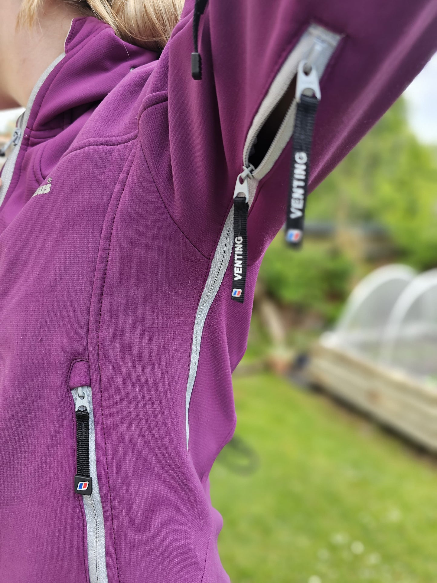 Womens Berghaus Extrem Soft Shell Windstopper Full Zip Hooded Jacket - UK 10