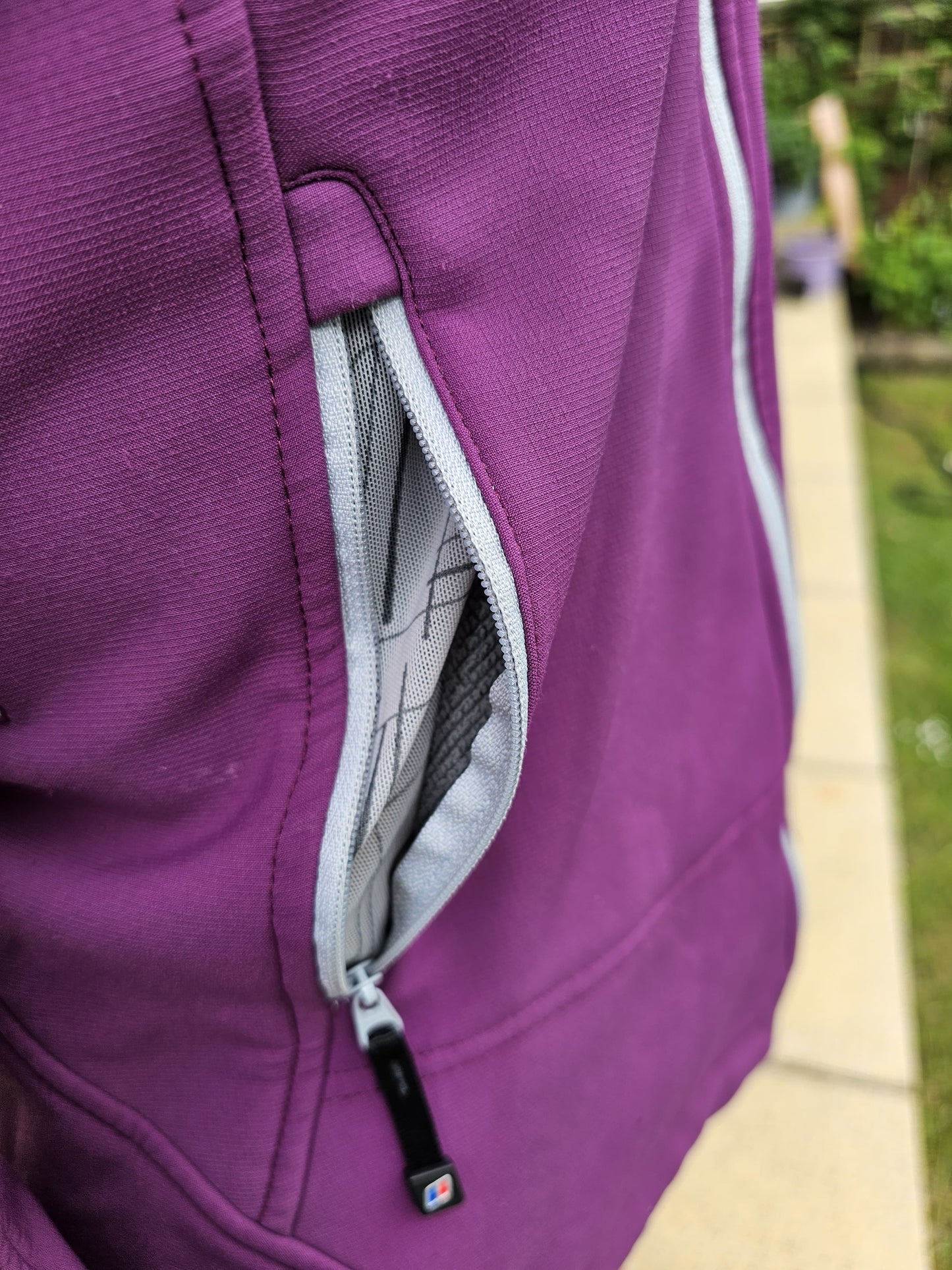 Womens Berghaus Extrem Soft Shell Windstopper Full Zip Hooded Jacket - UK 10