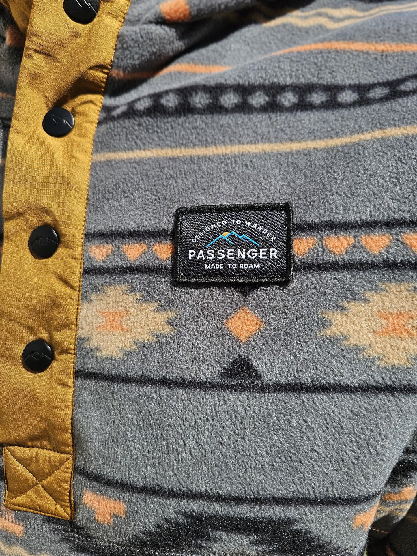 Passenger Reversible Fleece/Windbreaker Pullover Jumper/Jacket - S/Small M/L