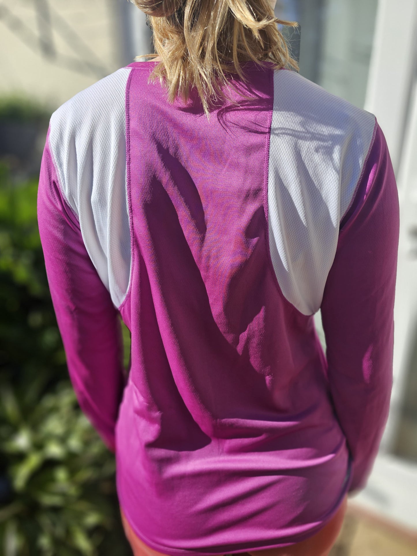 New Balance Lightning Dry Long Sleeve Activewear Gym/Hike/Training T-Shirt - M/Medium/10